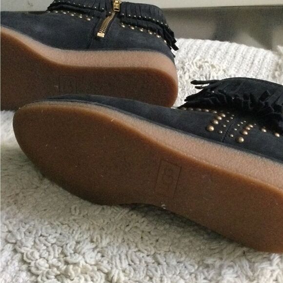 Ugg Sz 7 black fringe boots w rubber wedge sole - Picture 8 of 10